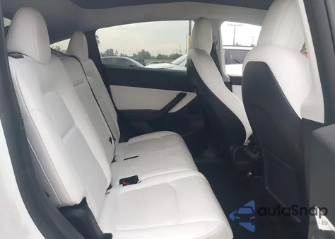 2022 Tesla Model Y Long Range Dual Motor All-Wheel Drive z USA, uszkodzony, nr VIN 7SAYGAEE7NF486066